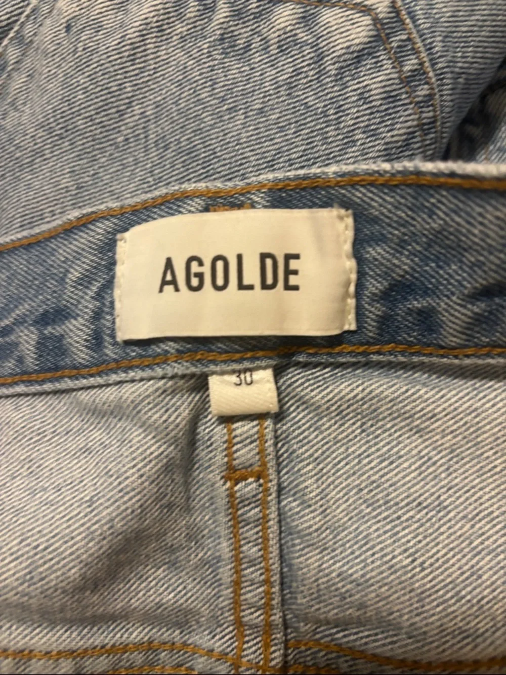 Agolde Indra shorts - Light Wash Frayed Hem Denim Shorts - Picture 2 of 3